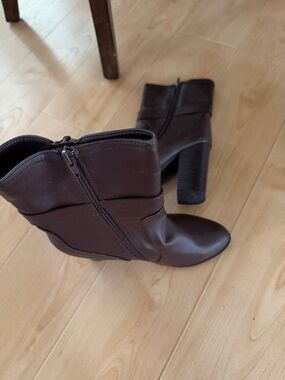 Women's Brown Zip-Back Mid-Calf Heeled Boots